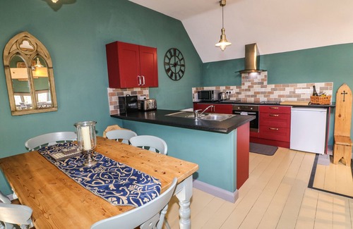 Birchover Cabaña | NINE LADIES, family friendly, character holiday cottage in Birchover