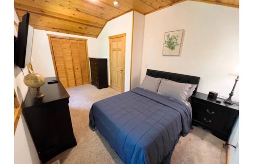 Wisconsin Dells Casa | Nine mins from Down Town Wisconsin Dells. Pet Friendly, Private Area