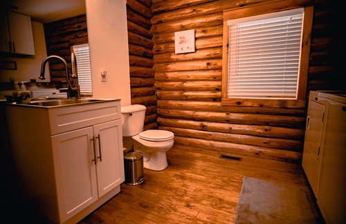 Wisconsin Dells Casa | Nine mins from Down Town Wisconsin Dells. Pet Friendly, Private Area