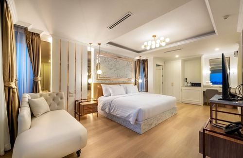 Ban Pong Hotel | Nine River Hotel