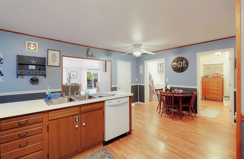 Fox Lake Casa | Nippersink Lakehouse - Private Pier, Jet Ski ramp and Pet Friendly!