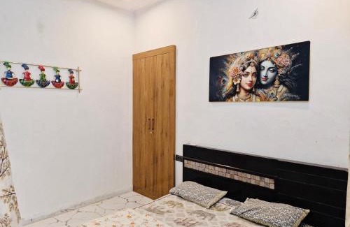 Barsana Apartamento | Nirmal sadan Homestay