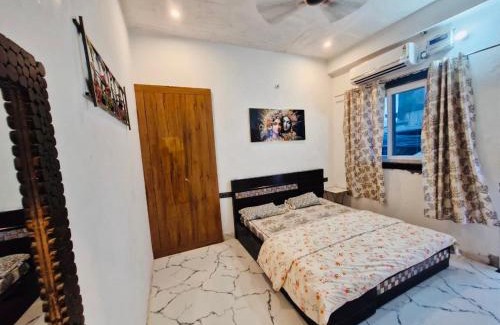 Barsana Apartamento | Nirmal sadan Homestay