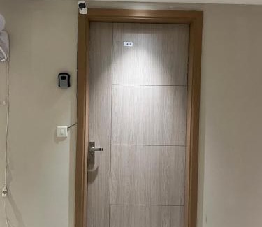Greater Noida Apartamento | Nirvana by Urban Retreat Suite Near Expo Mart