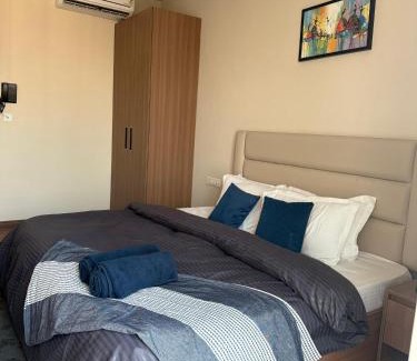 Greater Noida Apartamento | Nirvana by Urban Retreat Suite Near Expo Mart