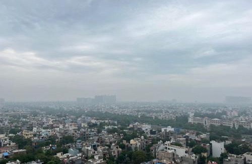 Greater Noida Apartamento | Nirvana by Urban Retreat Suite Near Expo Mart