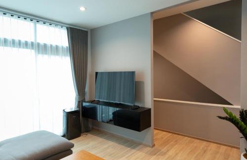 Lat Phrao Casa | Nirvana Define Luxury Townhome Ekkamai Ramintra