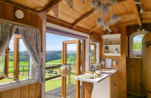 Christchurch Cabina | Nirvana is a charming converted train carriage nestled in Stoodleigh, Devon