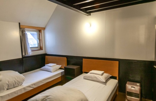 Hirafu Cabina | Niseko Ski Lodge