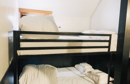Hirafu Cabina | Niseko Ski Lodge