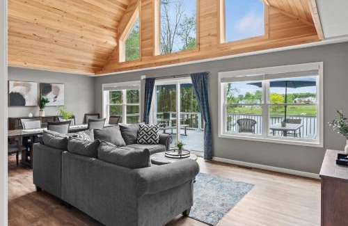Blakeslee Casa | Nittany Cabin by AvantStay Lakefront, View, Firepit