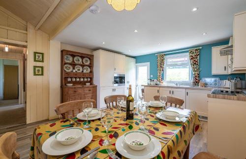 Dinas Casa | Niwl-y-Mynydd