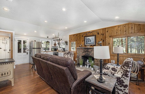Estes Park Cabina | Niwot Cabin - Rustic Cabin Inside Rocky Mountain National Park --22-ZONE3298
