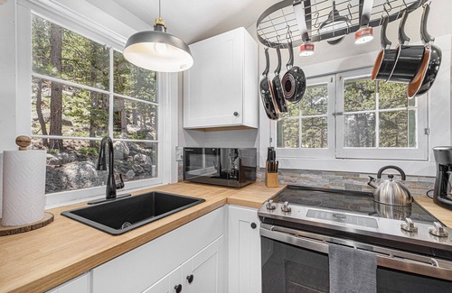 Estes Park Cabina | Niwot Cabin - Rustic Cabin Inside Rocky Mountain National Park --22-ZONE3298