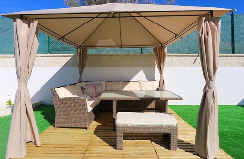 Vélez-Málaga Chalet De Esquí | Beach house, 5 bedrooms & 10 sleeps, parking, A/C, WIFI, BBQ, sights, quite area