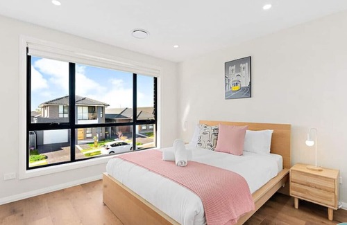 Leppington Casa | NLEP014 · Aircabin | Leppington | Lovely Comfy | 4 Bed House