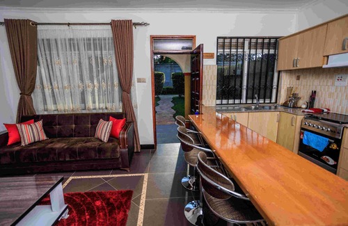Kampala Cabaña | Lucian Cottages: 2 bedroom peaceful retreat in Munyonyo