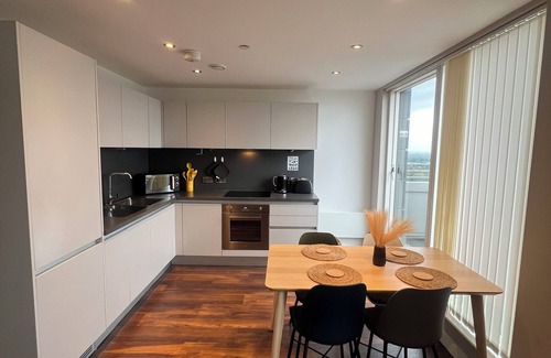 Castlefield Apartamento | nLuxury, Centrally Located 2 Bedroom Duplex Apt with Skyline View Balcony