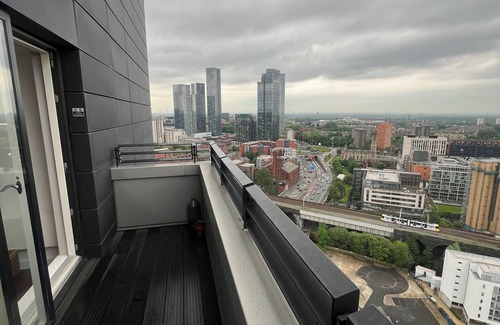 Castlefield Apartamento | nLuxury, Centrally Located 2 Bedroom Duplex Apt with Skyline View Balcony