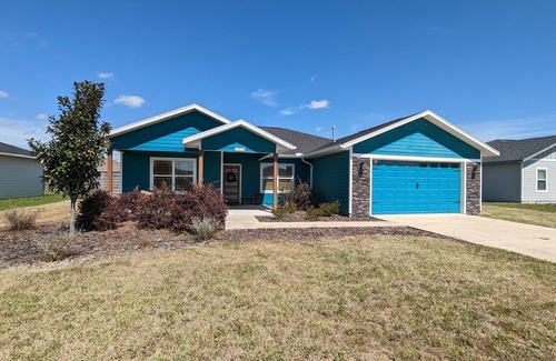 Newberry Casa | Luxury Retreat with Hot Tub!