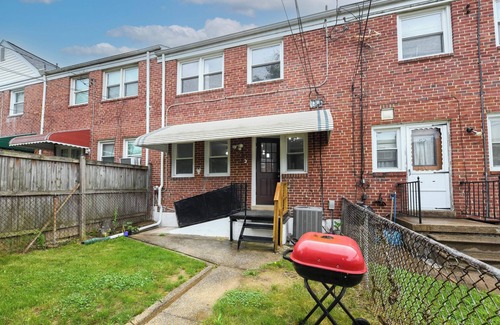 Loch Raven Apartamento | Chic Studio Basement Separate Private Entrance w/ Shared Washer & Dryer