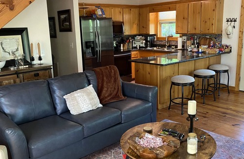 Gumlog Cabina | Newly furnished 3 bedroom 2 bath on the lake with covered dock