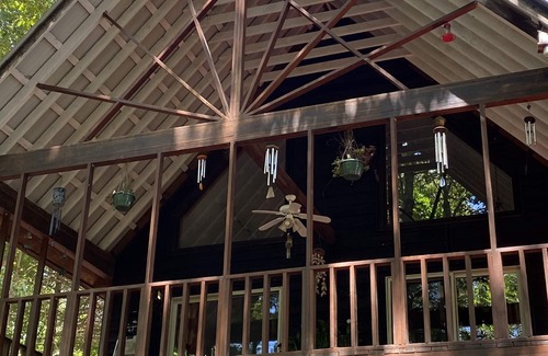 Gumlog Cabina | Newly furnished 3 bedroom 2 bath on the lake with covered dock