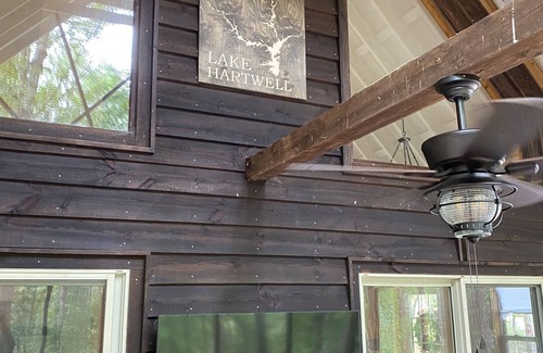 Gumlog Cabina | Newly furnished 3 bedroom 2 bath on the lake with covered dock