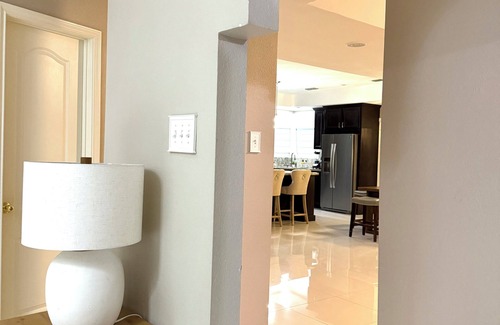 Bonanza Casa | nNorthLaredo area, close to popular shopping mall, stores and restaurants.