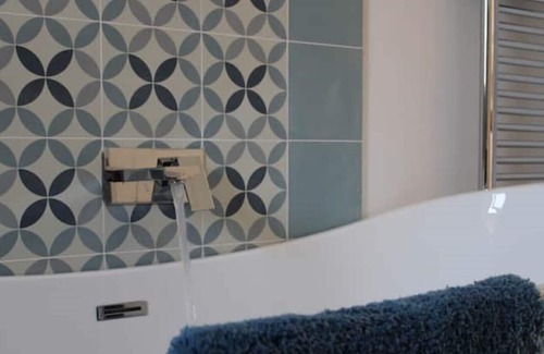 Foxley Cabaña | No.1 Fox Burrow, Norfolk. Peaceful get away with hottub