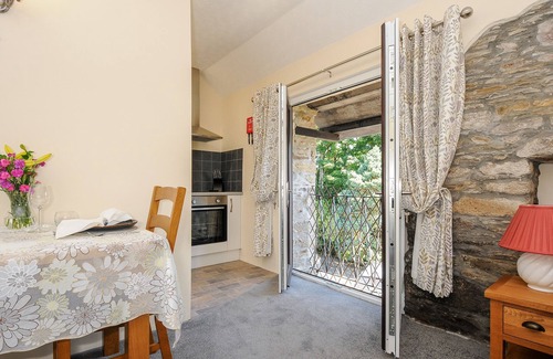 Pensilva Cabaña | NO 1, romantic, with a garden in Liskeard