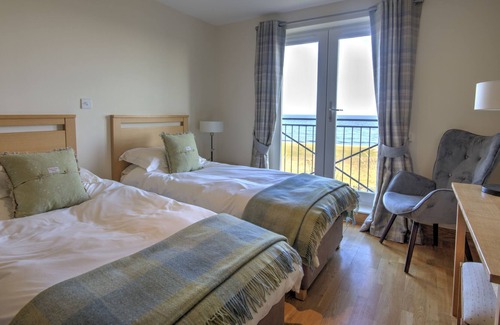 Brora Apartamento | No. 10 The Links - sleeps 4 guests in 2 bedrooms