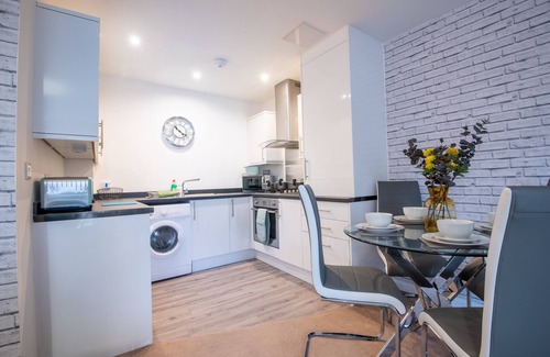 Mansfield Apartamento | Moderno-Apartamento-Baño Privado-Vista al patio
