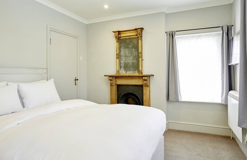 Abergavenny Cabaña | No. 17 Cottage, adjacent to the Abergavenny Hotel