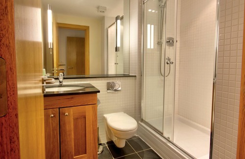 Brora Apartamento | No.2 The Links is a gorgeous ground floor apartment located at the heart of the rural village, Brora