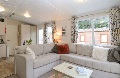 Hopton Cabaña | NO 3 FOXBURROW HANG, family friendly, with pool in Belton