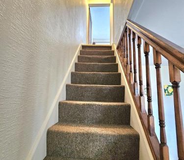 Roath Casa | No 34 - Cardiff City location - free parking- sleeps 6