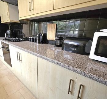 Roath Casa | No 34 - Cardiff City location - free parking- sleeps 6