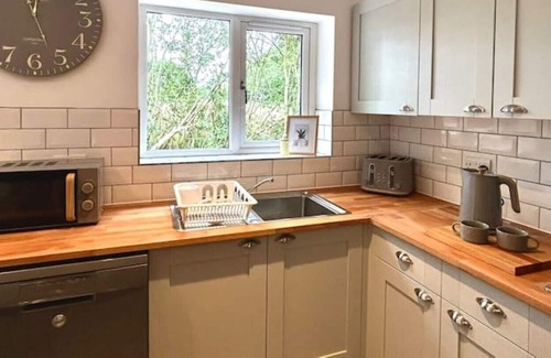 Foxley Cabaña | No.5 Hedgehog Den Large dog friendly garden with hottub