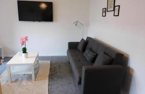 East Kilbride Casa | No 52 - Newly refurbished 3 bedroom home in East Kilbride
