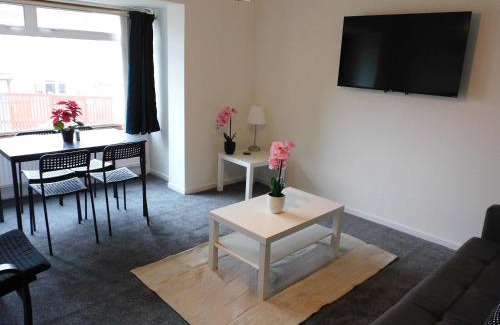 East Kilbride Casa | No 52 - Newly refurbished 3 bedroom home in East Kilbride