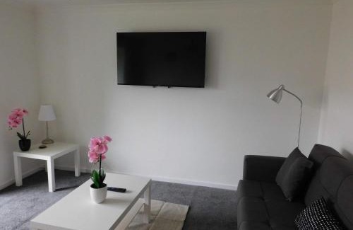 East Kilbride Casa | No 52 - Newly refurbished 3 bedroom home in East Kilbride