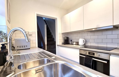 Roath Casa | No.71 by Switchback Stays