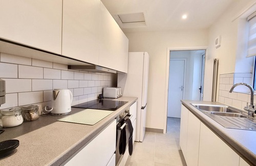Roath Casa | No.71 by Switchback Stays