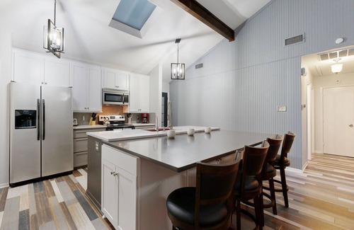 Pottsboro Casa | No Bad Vibes, home near Lake Texoma, outdoor kitchen, huge deck, near boat ramp