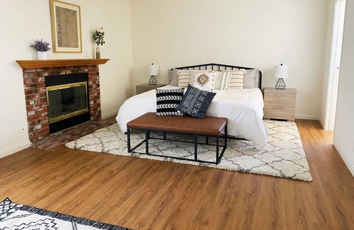 Simi Valley Casa | No Cleaning Fee - 4 Bedroom with King Bedroom Suite in the heart of Simi Valley