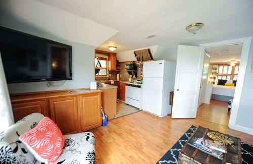 Murfreesboro Casa | Blue Door Bungalow - Fast Fiber Wi-Fi