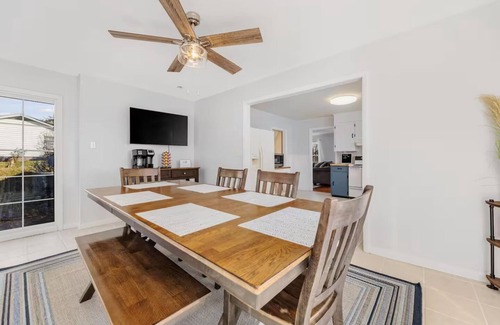 Bristol Casa | No cleanup chores-Fenced yard, arcade, fire pit, close to casino, I81, downtown.