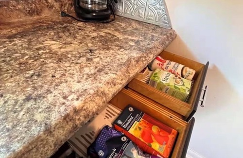 Bristol Casa | No cleanup chores-Fenced yard, fire pit. Close to I81, downtown. Walk to casino.