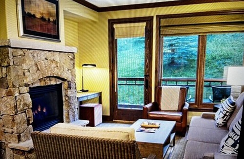 Peak 9 Cabina | NO EXTRA FEES! 2br Sleeps 6 Ski In/ Out on Peak 9- hot tubs, shuttle, spa, etc!